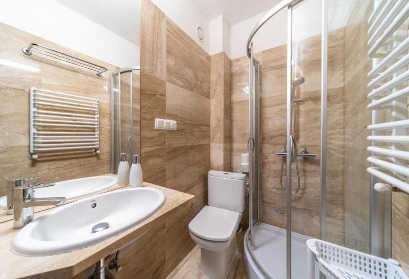 اتاق استاندارد چهار تخته, Szara Willa