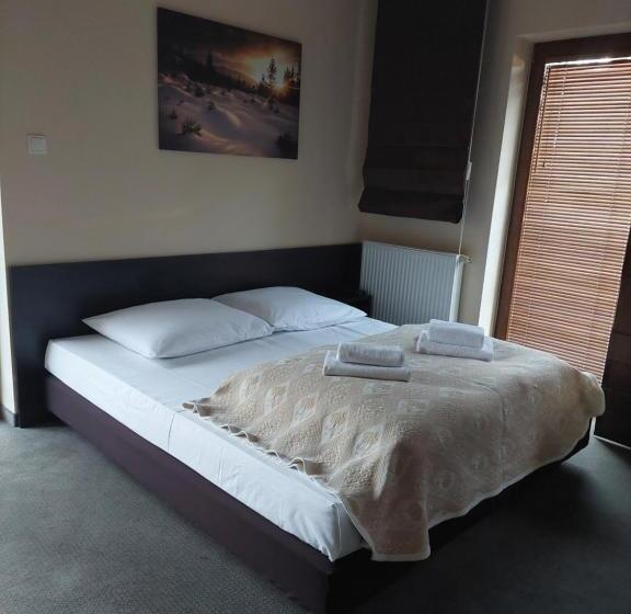 اتاق استاندارد چهار تخته, Szara Willa