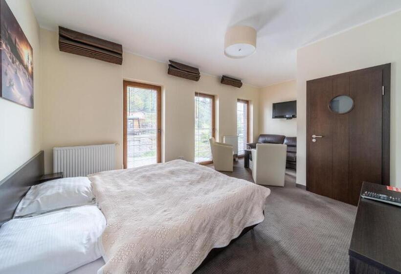 اتاق استاندارد چهار تخته, Szara Willa