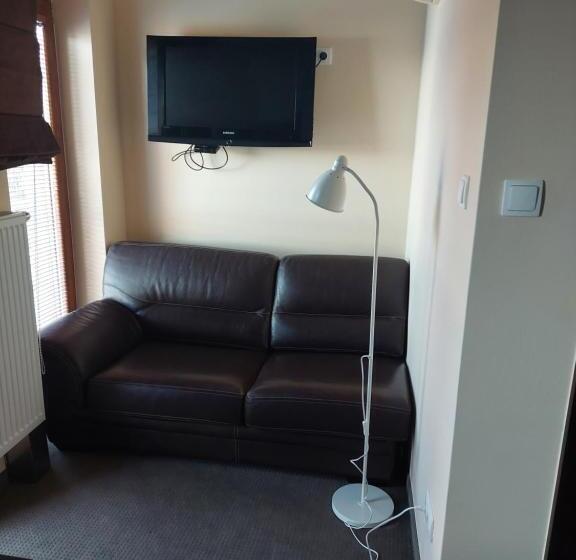 اتاق استاندارد چهار تخته, Szara Willa