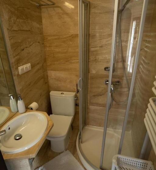 اتاق استاندارد چهار تخته, Szara Willa