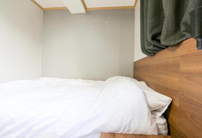 디럭스 룸, Cave Myeongdong