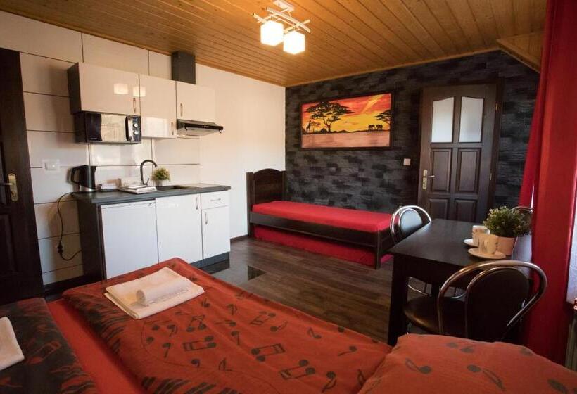 スタンダードトリプルルーム, Pokoje I Apartamenty U Sabiny   Apartament I Domek Z Jacuzzi Na Wyłączność   Pozostałe Pokoje Bez Ja