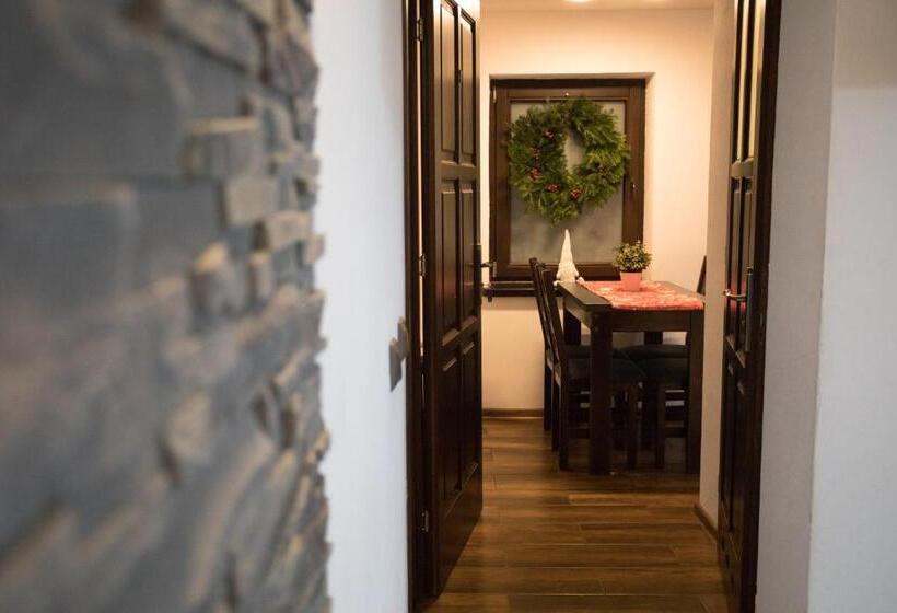 コンフォートトリプルルーム, Pokoje I Apartamenty U Sabiny   Apartament I Domek Z Jacuzzi Na Wyłączność   Pozostałe Pokoje Bez Ja