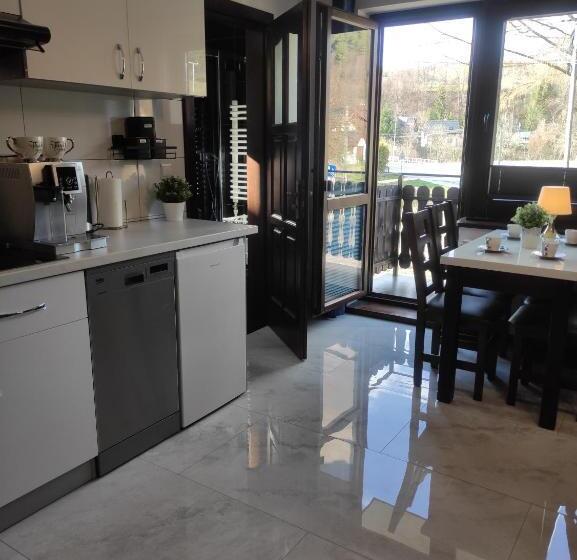 ハイドロマッサージバス付きスイート, Pokoje I Apartamenty U Sabiny   Apartament I Domek Z Jacuzzi Na Wyłączność   Pozostałe Pokoje Bez Ja