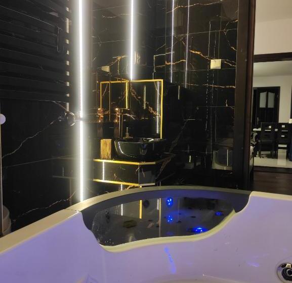 Люкс с гидромассажем, Pokoje I Apartamenty U Sabiny   Apartament I Domek Z Jacuzzi Na Wyłączność   Pozostałe Pokoje Bez Ja
