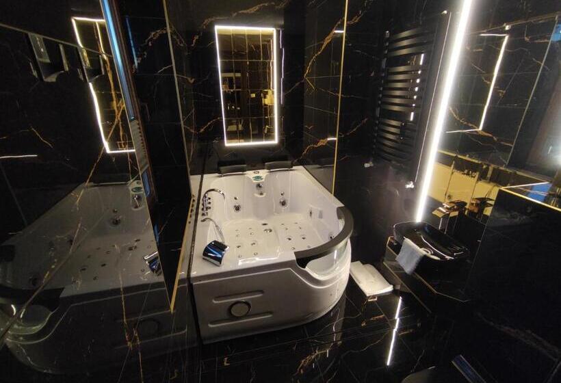 Люкс с гидромассажем, Pokoje I Apartamenty U Sabiny   Apartament I Domek Z Jacuzzi Na Wyłączność   Pozostałe Pokoje Bez Ja