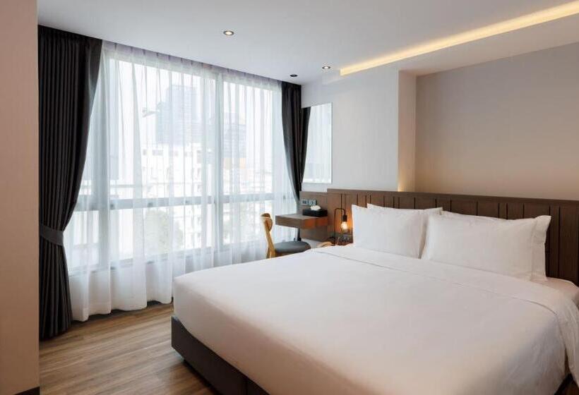 اتاق خانوادگی تودرتو, Pure Eleven Hotel Bangkok