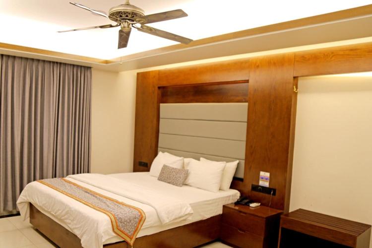 اتاق لوکس با تخت بزرگ, Shaira Garden Hotel & Resorts