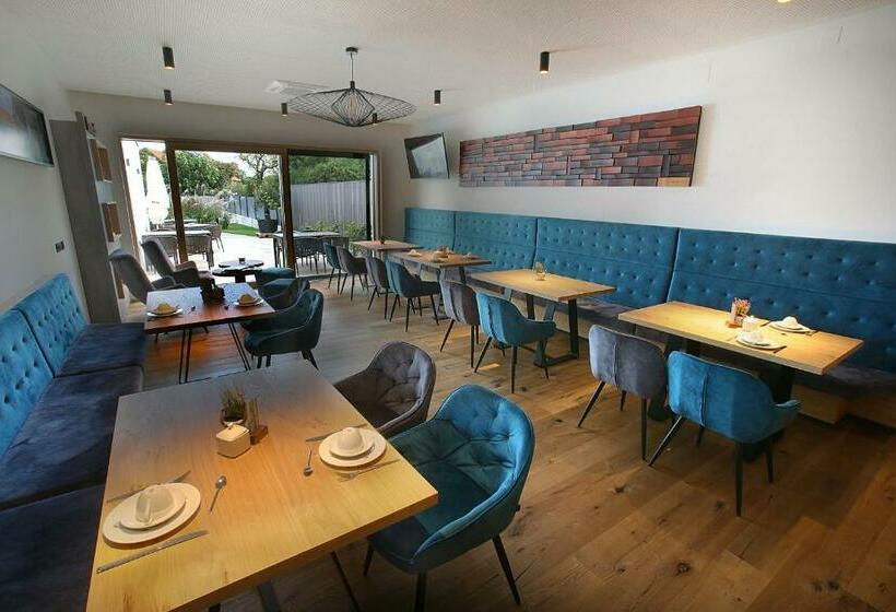 Номер Стандарт Вид на Бассейн, Schlafgut Fam Steurer