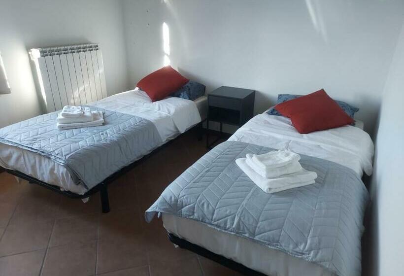 带园景的小型套房, Montebudello