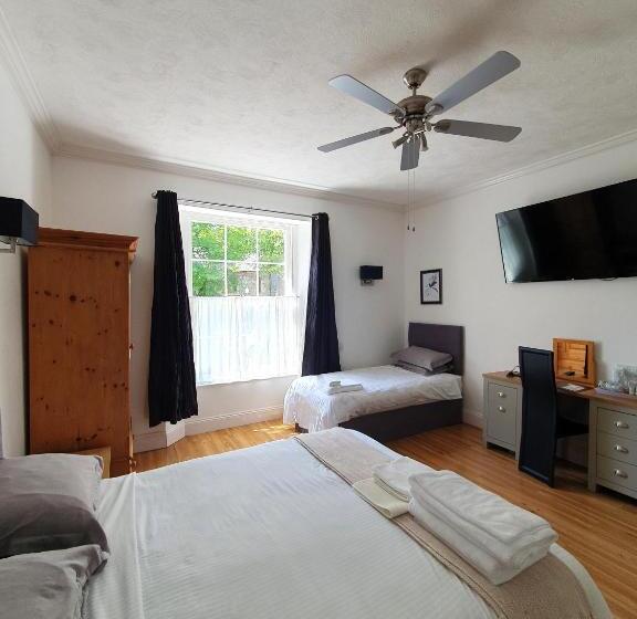 Номер Стандарт Трехместный, Midway Guest House