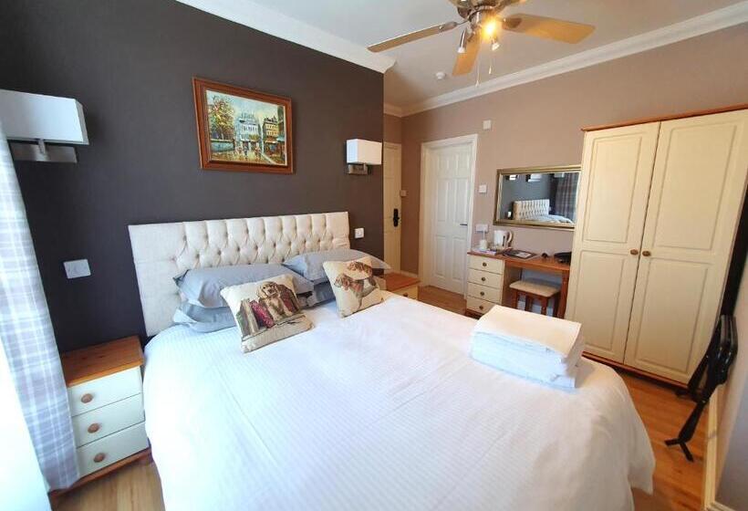 חדר אקונומי, Midway Guest House