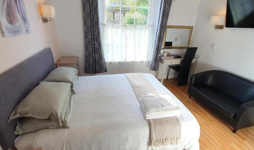Quarto Estandar, Midway Guest House