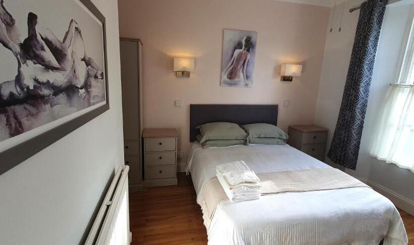 标准间, Midway Guest House