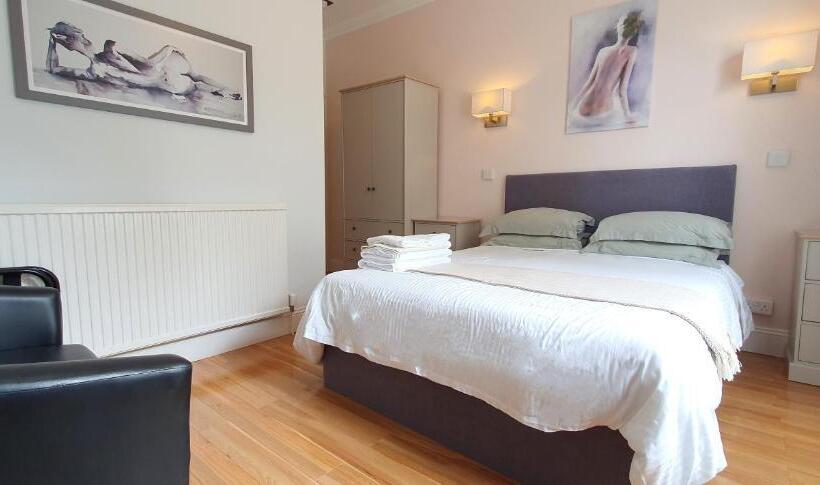 标准间, Midway Guest House