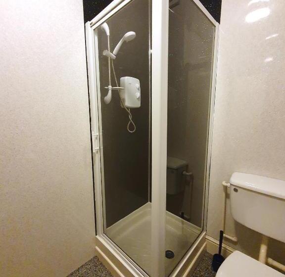 Quarto Estandar, Midway Guest House