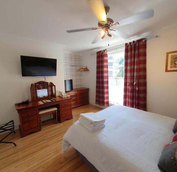 带大床的标准间, Midway Guest House