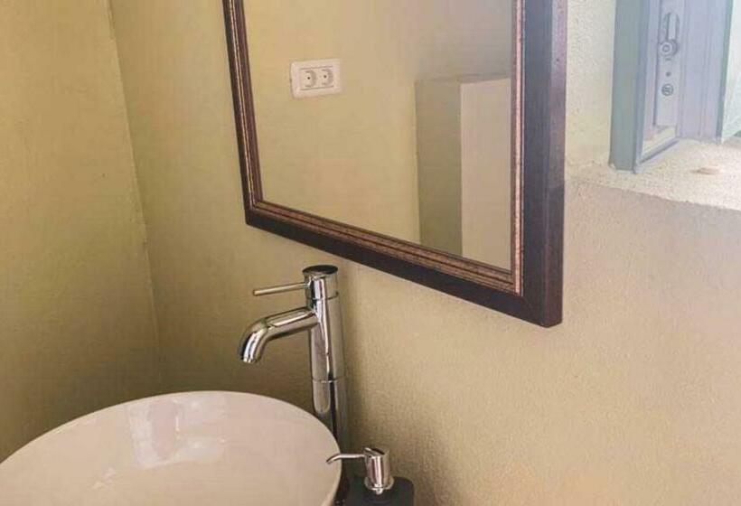 إستديو عائلى, Pensiunea Delta Drill