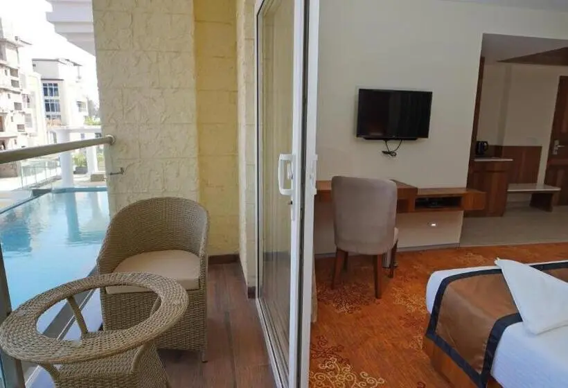 Junior Suite Vista Piscina, Antique Regency