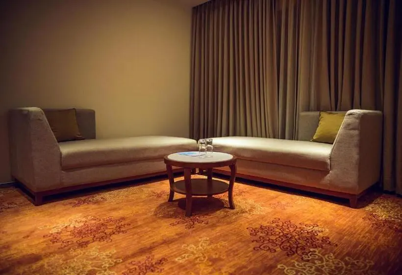 Suite Presidencial, Antique Regency