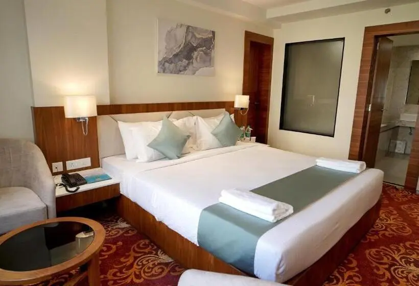 Suite Vista Piscina, Antique Regency
