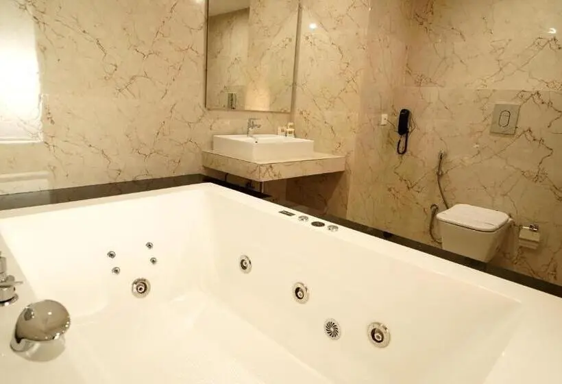 Suite Vista Piscina, Antique Regency