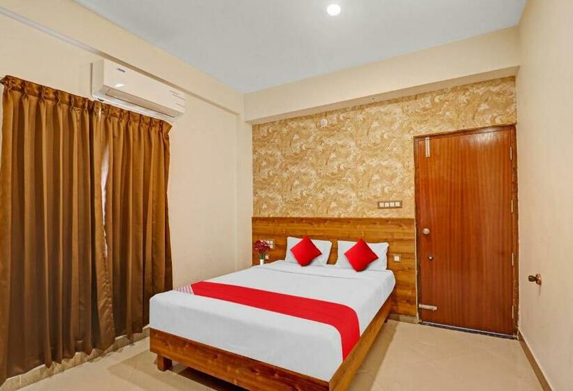 Habitación Triple Clásica, Flagship 80494 Hotel Formula 1