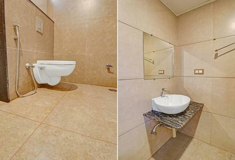 Habitación Triple Clásica, Flagship 80494 Hotel Formula 1