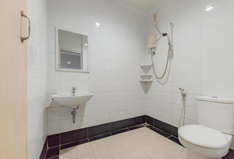 Люкс, Reddoorz @ Pelajar Pejuang 3