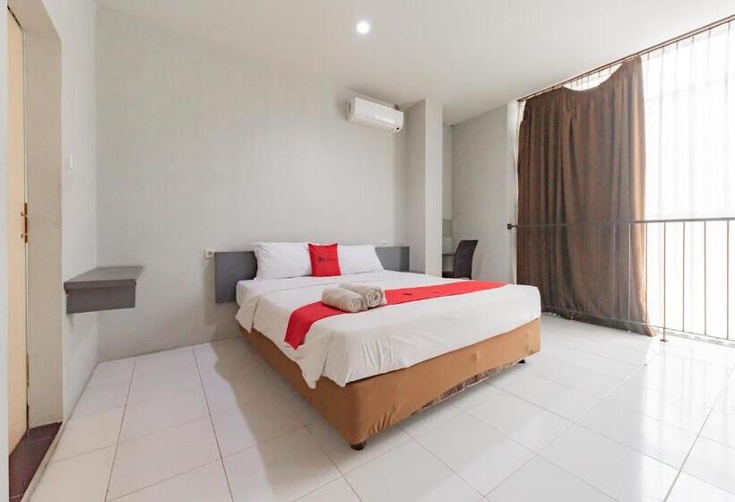 Люкс, Reddoorz @ Pelajar Pejuang 3