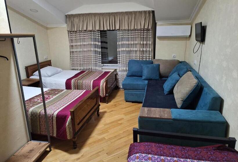 اتاق استاندارد سه نفره, Guest House 15a