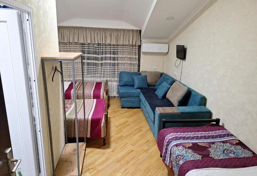 اتاق استاندارد سه نفره, Guest House 15a
