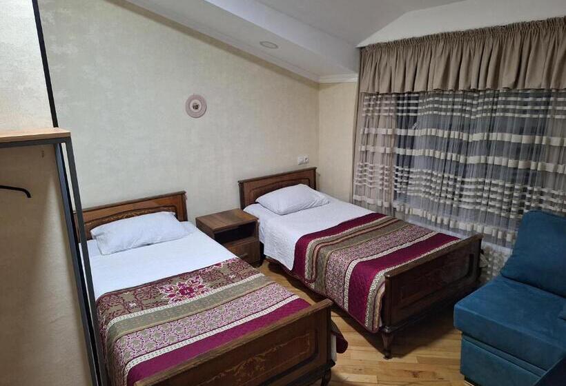 اتاق استاندارد سه نفره, Guest House 15a