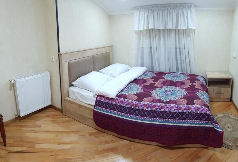 اتاق خانوادگی, Guest House 15a