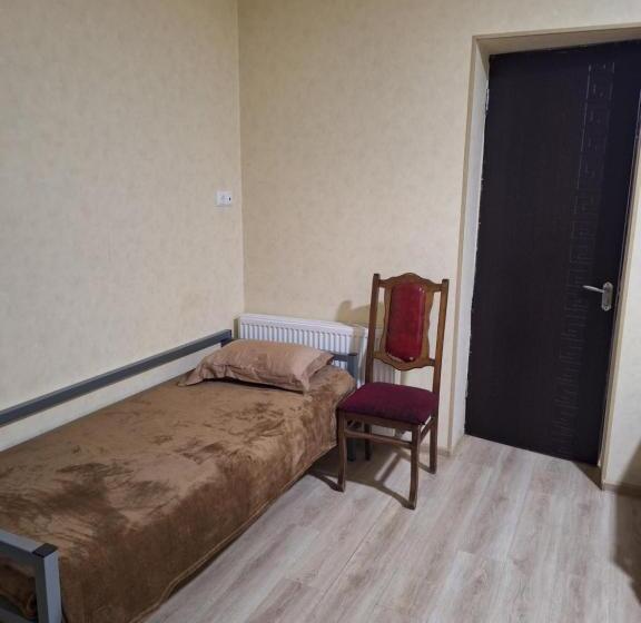 استودیو استاندارد با چشم‌انداز باغ, Guest House 15a