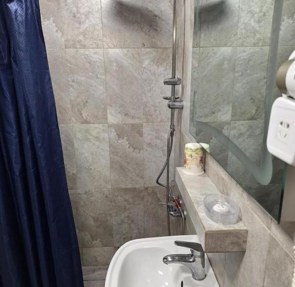 اتاق لوکس, Guest House 15a