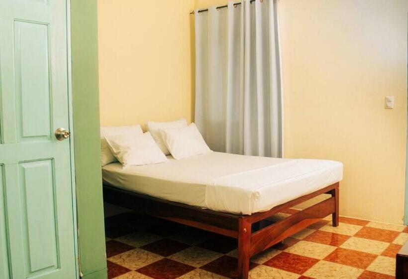 スタンダードトリプルルーム, Hostal Eden