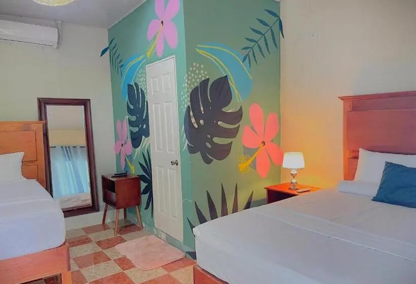 スタンダードトリプルルーム, Hostal Eden