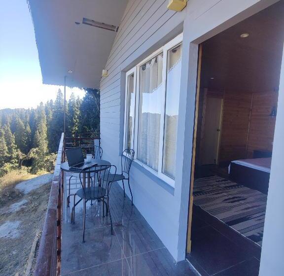 マウンテンビュースタンダードルーム, The Rosly Estate