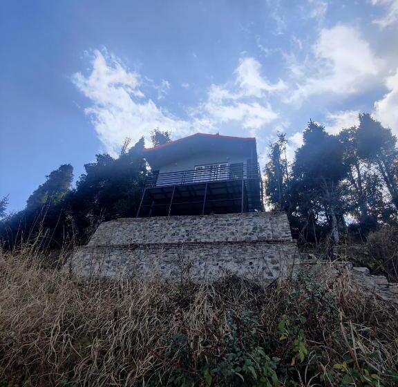 マウンテンビュースタンダードルーム, The Rosly Estate