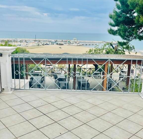 غرفة قياسية رباعية مزودة بشُرفة, Piccolo Paradiso Del Gargano