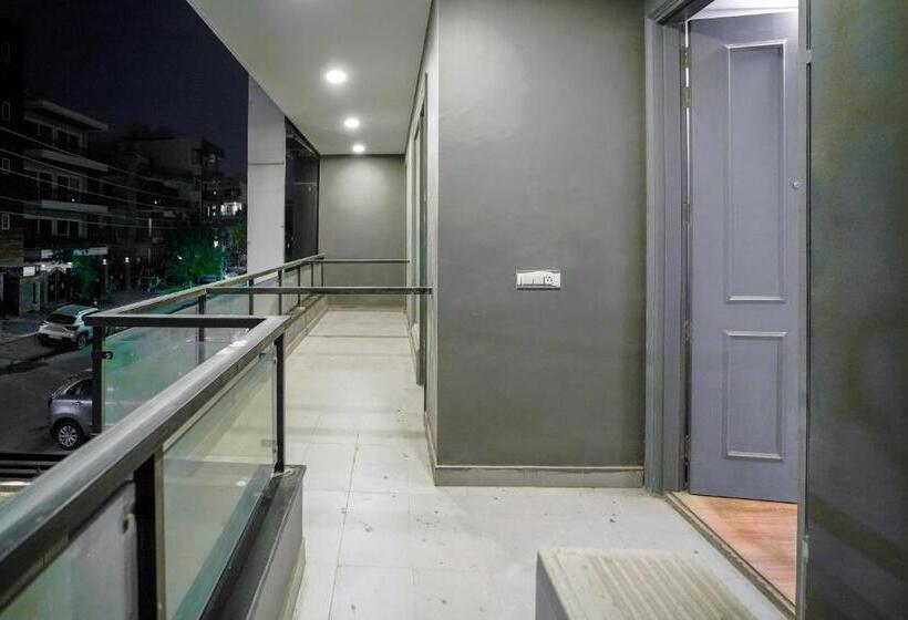 デラックスルーム, Saltstayz Golf Course Road