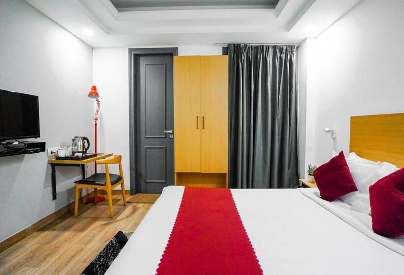 デラックスルーム, Saltstayz Golf Course Road