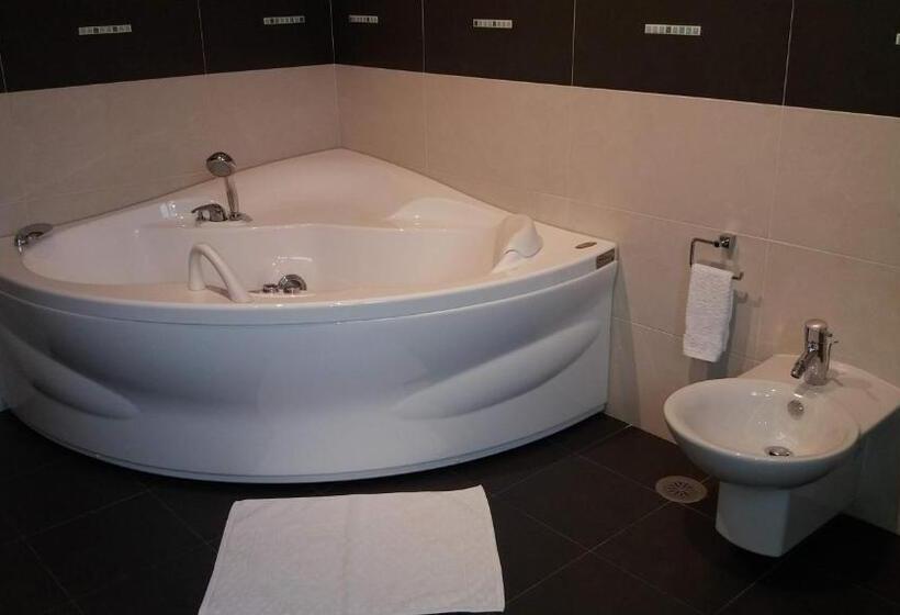 اتاق لوکس, Casa Aida