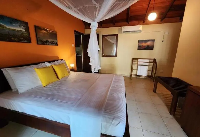 Standard Kolmen Hengen Huone Näkymä, Red Sun Beach Villa Kosgoda
