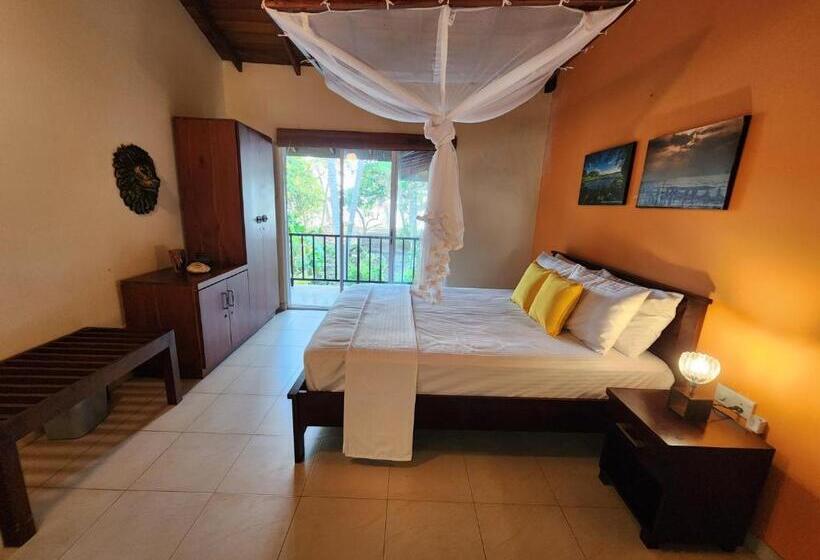 Трехместный Номер Стандарт с Видом, Red Sun Beach Villa Kosgoda