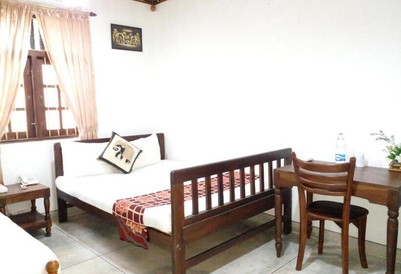 غرفة قياسية ثلاثية, Muduna Walawwa Resort