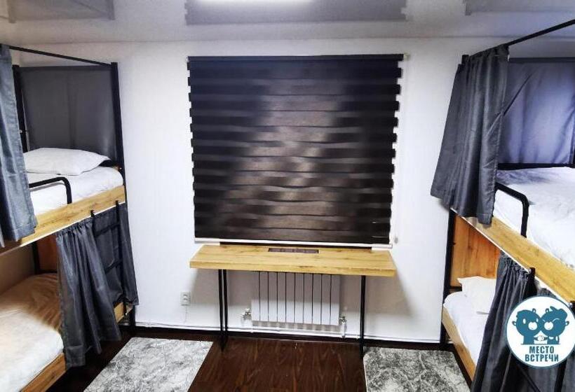 Bed in Shared Room, место встречи Guest House Meeting Place