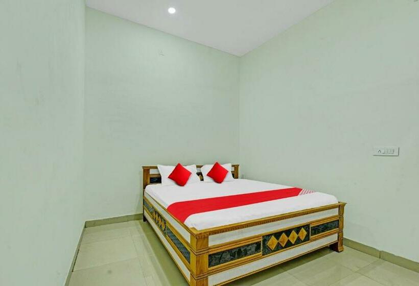 اتاق کلاسیک سه تخته, Flagship Hotel Shalimar Guest House